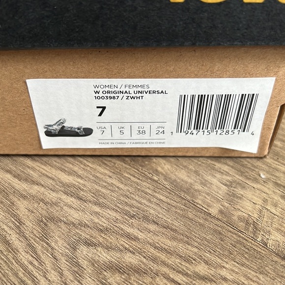 Teva Original Universal, US Womens 7, new in box - Picture 5 of 6